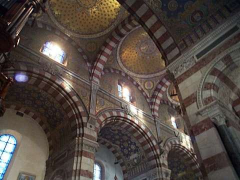 L'interieur de l'&eacute;glise